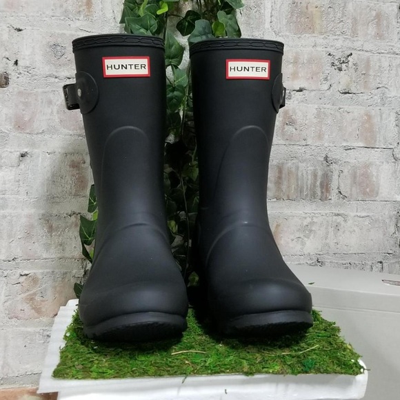 Hunter Shoes - NIB Hunter Short Boot Black Matte